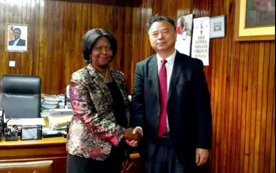 The Chairman of Board of Directors Mr. Tao Xinghu visited the Minister of Ministry of Finance of Zambia Ms. Margaret