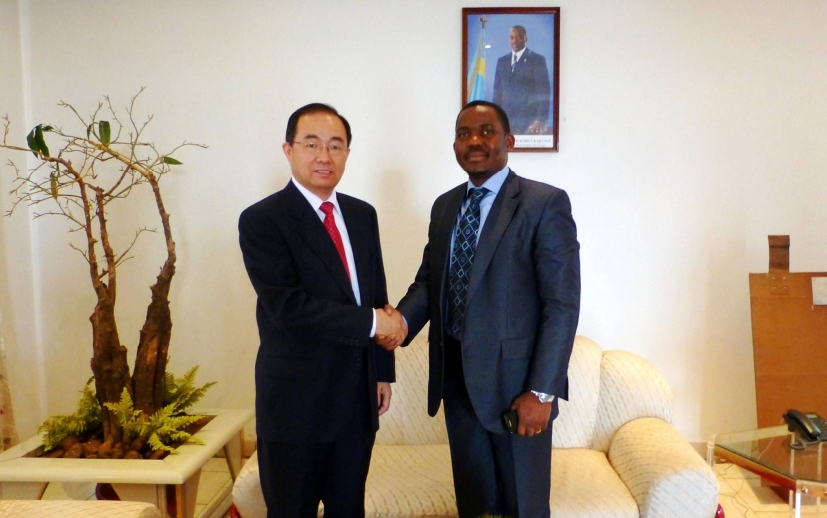 Keli Zhang meeting with the General Manager Kalej Nkand of La Generale Des Carrieres Et Des Mines, Democratic Republic of Congo